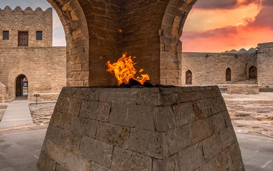 Baku: Gobustan & Absheron Group Tour + Lunch & Tickets inc - Mud volcanoes and Azerbaijan’s unusual geology