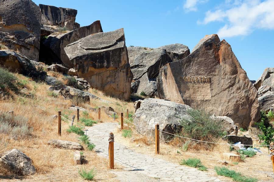 Baku: Gobustan/Absheron guided tour with lunch and tickets - Lunch breaks up a long day