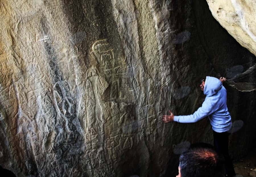 Baku: Gobustan/Absheron guided tour with lunch and tickets - Ateshgah Fire Temple completes the fire theme