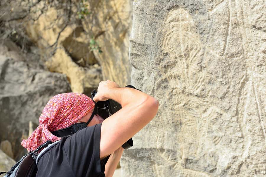 Baku: Gobustan/Absheron guided tour with lunch and tickets - Guides make the difference