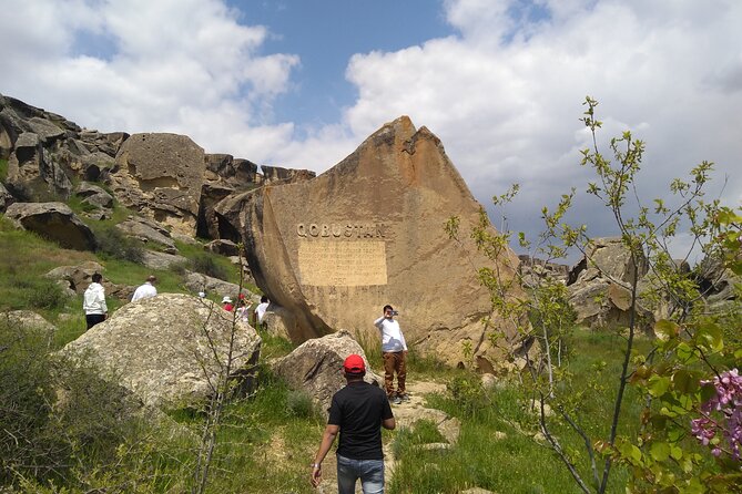 Baku: Gobustan, Mud Volcano, Fire Temple & Burning Mountain - Lunch in Baku, with the final cost in mind