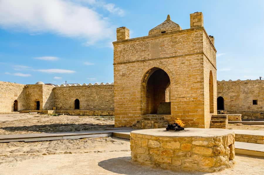 Baku: Gobustan, Mud Volcanoes & Absheron (Group or Private) - The long middle stretch and lunch in Baku