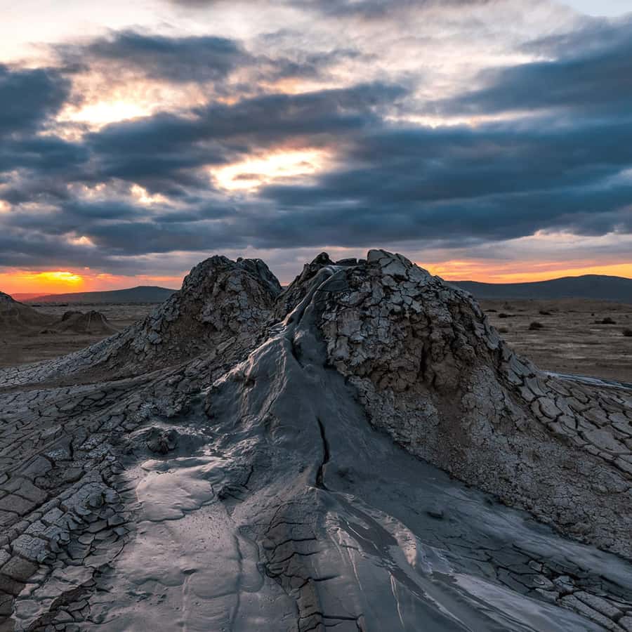 Baku: Gobustan, Mud Volcanoes, Fire Temple, & Yanar Dag Tour - Yanar Dag, the Burning Mountain