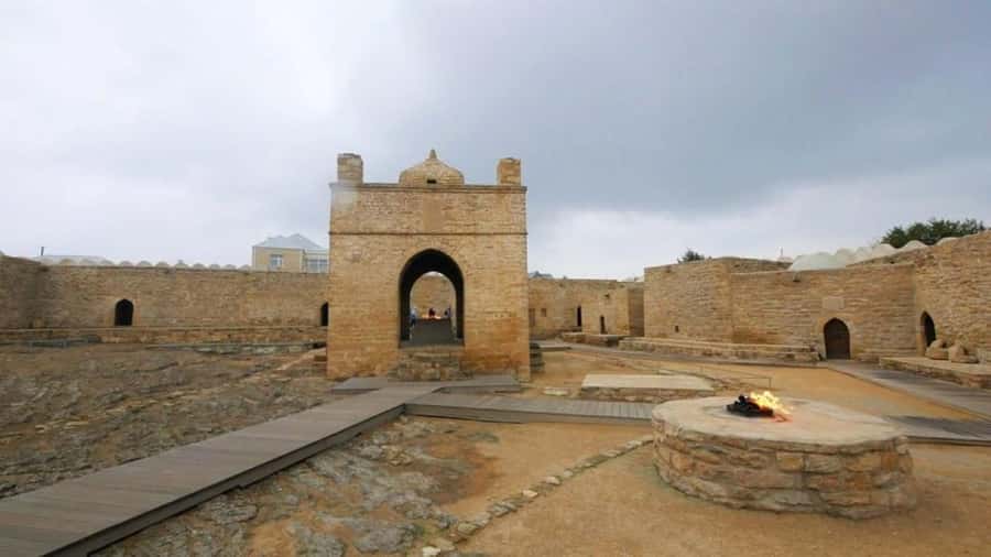 Baku:Gobustan Mud Volcanoes Temple & Entry tickets included - Lunch and the value of local food