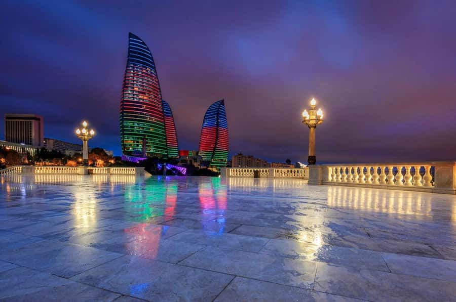 Baku Guided Night Tour - Martyrs’ Alley adds a quieter, more serious moment