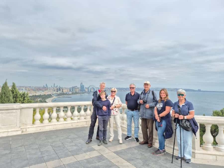 Baku Historical and modern tour in 2-3 hours+FREE Night tour - Starting at Qoşa Qala near the Old City