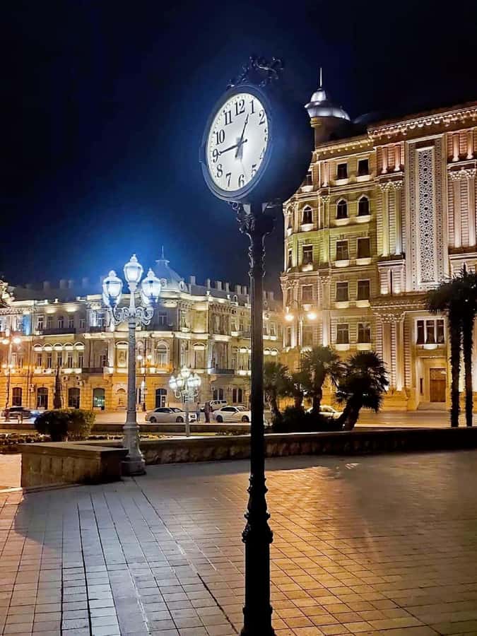 Baku: Light-Up Baku Walking Evening Tour - Little Venice and its decorative canals