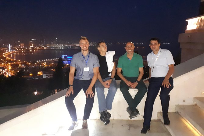 Baku Sightseing Tour - Heydar Aliyev Center and the famous photo stop