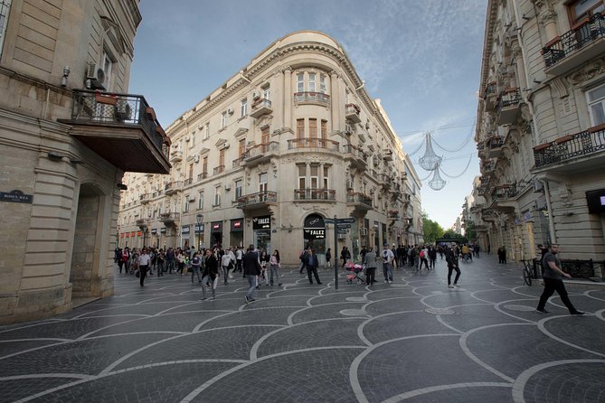 BAKU WALKING tour with the best STREET FOOD and DRINK tasting - From the main town toward the Old Town