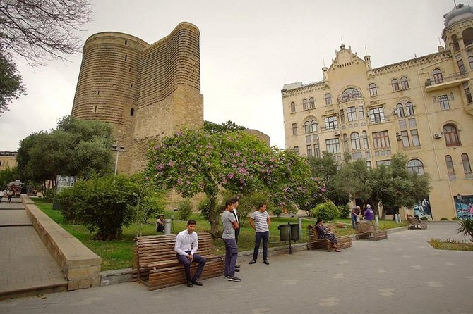 BAKU WALKING tour with the best STREET FOOD and DRINK tasting - Who should book this two-hour experience?