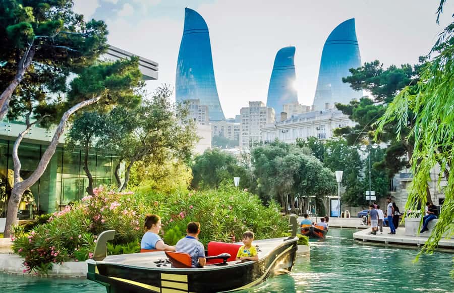 Become a Baku resident in a day - Starting the day from central Baku