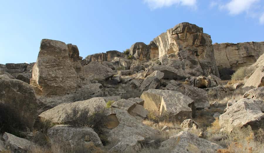 From Baku: Gobustan, Mud Volcanoes & Mosque Private Tour - Bibi-Heybat Mosque and a layered religious past