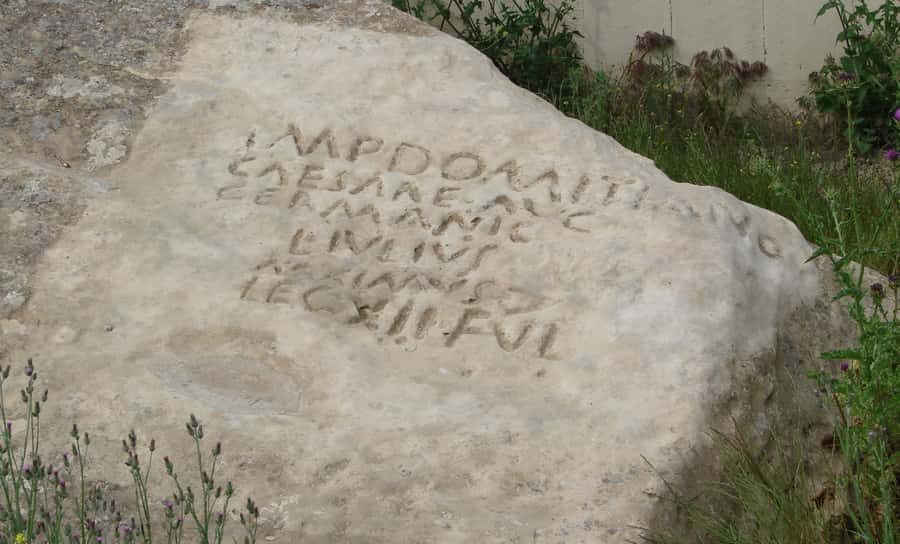 From Baku: Gobustan, Mud Volcanoes & Mosque Private Tour - Reading the rock carvings at Gobustan