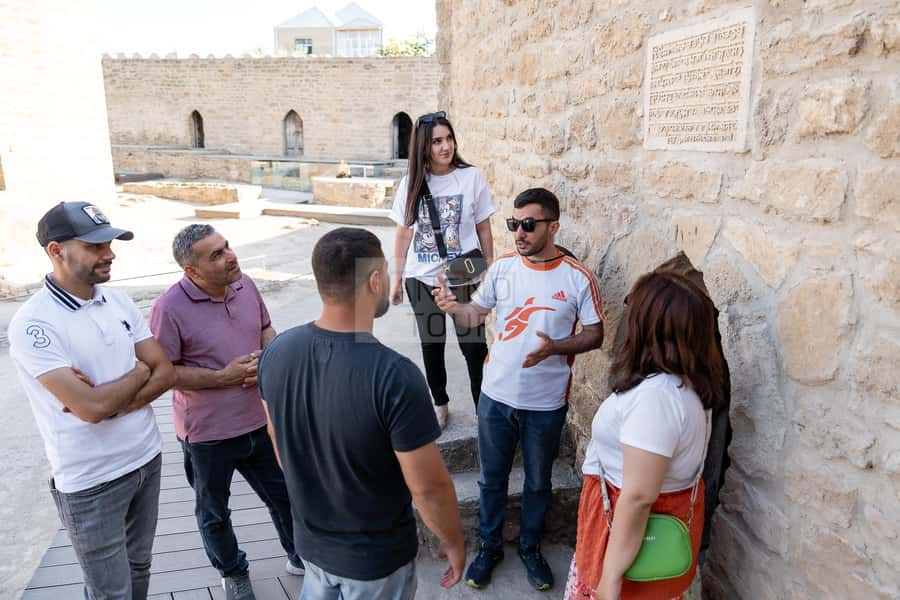 From Bakü: Sightseeing - Ateshgah - Yanardag - Gobustan - Ateshgah Fire Temple and its central altar