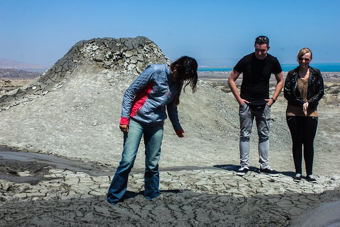 Gobustan and Mud volcanoe GROUP TOUR - How the two stops work together