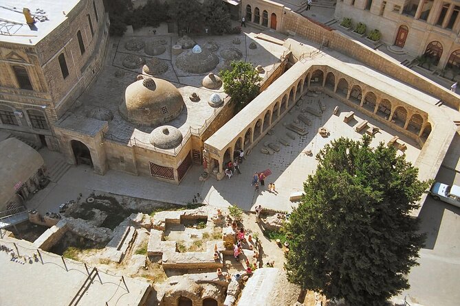 Group Walking Tour in Baku Old City - Shirvanshahs’ Palace, the tour’s grand centerpiece