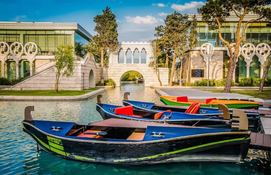 Heartbeat of Baku: Old & Modern City Walk (Group or Private) - What the guide adds to the route