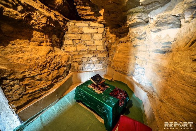 Independent tour to Shamakhi & Lahij - Diri Baba Mausoleum: a 15-minute stop with a strong sense of place
