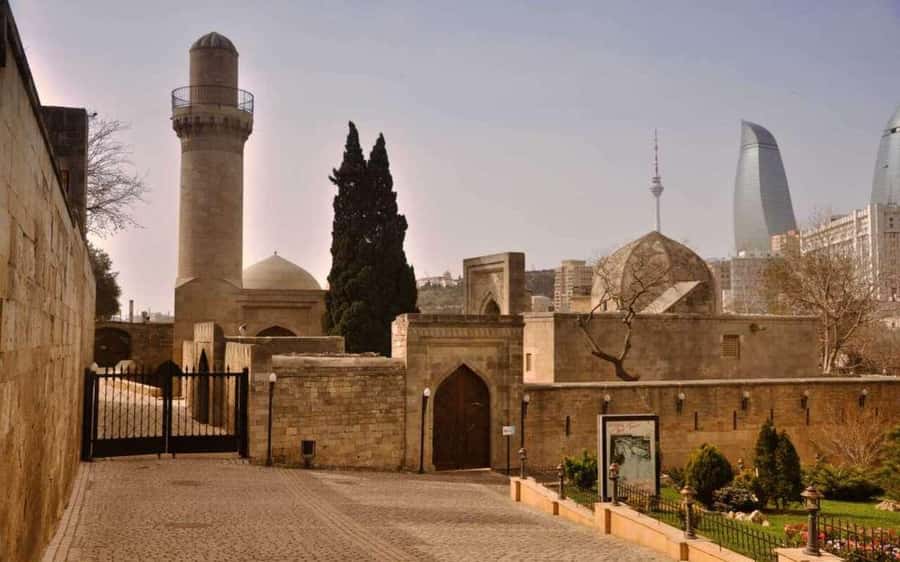 Private Baku City - Climbing into the story of Maiden Tower