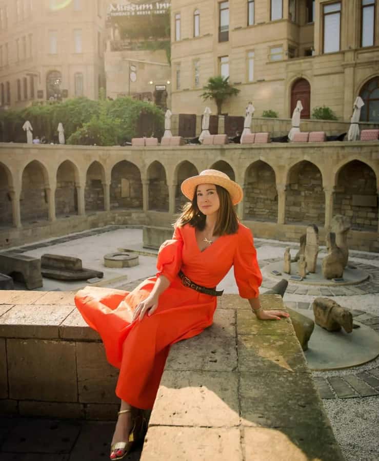Private Baku Old City Photoshoot - Photo stop one: ancient walls and narrow streets