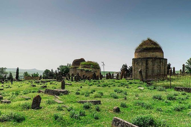 Private Shamakhi - Lahij tour - Diri Baba, a mausoleum built into the rock