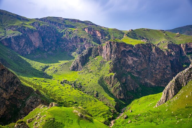 Tour to the North part of Azerbaijan Forests and Mountatin Quba - Qechresh Forest: lunch among the trees